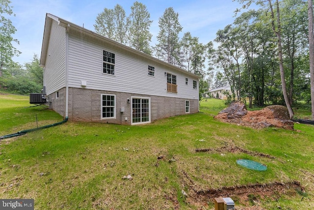 13191 Scotts Ml, Culpeper, VA 22701 - back of house featuring cooling unit and a lawn