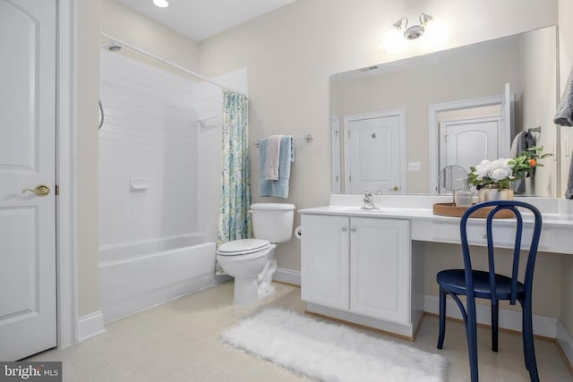 6231 Autumn Leaf Dr, Fredericksburg, VA 22407 - bathroom with toilet, shower / bath combo with shower curtain, vanity, and baseboards