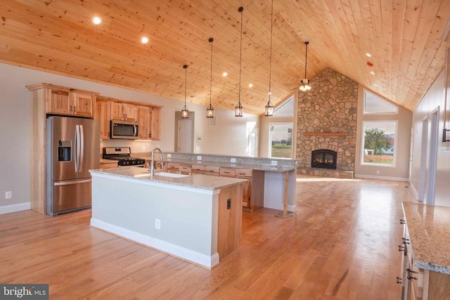 kitchen with sink, wood ceiling, hanging light fixtures, an island with sink, and stainless steel appliances