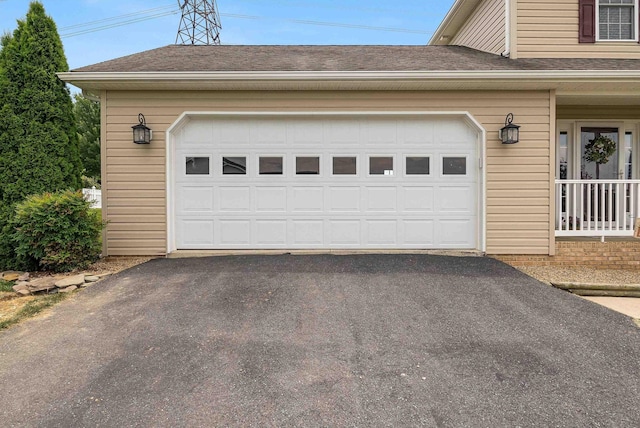 118 Wexford St, Staunton, VA 24401 - garage featuring asphalt driveway