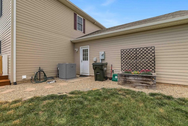118 Wexford St, Staunton, VA 24401 - back of house featuring a yard