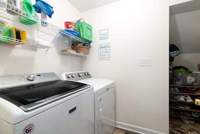 118 Wexford St, Staunton, VA 24401 - laundry room with washing machine and clothes dryer and baseboards