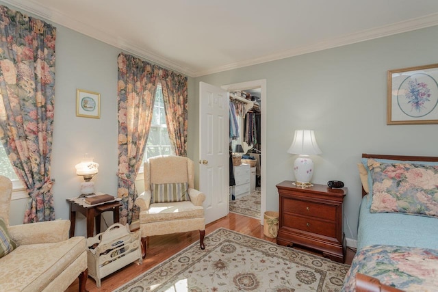 225 Divot Dr, Harrisonburg, VA 22802 - bedroom featuring crown molding, wood finished floors, and a spacious closet