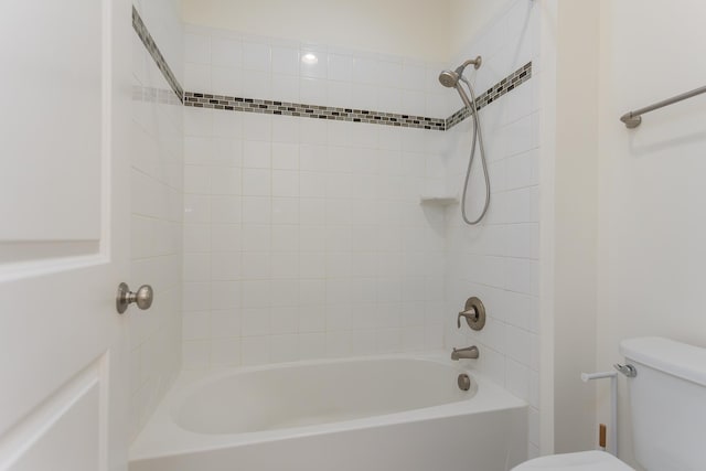 3267 Battery Park Pl, Rockingham, VA 22801 - bathroom featuring toilet and washtub / shower combination