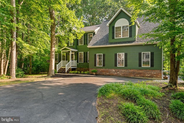 12800 Pickett Ct, Spotsylvania, VA 22551 - view of front facade with asphalt driveway and a shingled roof