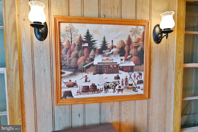 301 Mountain Top Dr, Luray, VA 22835 - detailed view of wooden walls