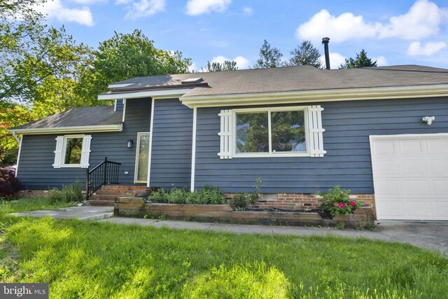 11719 Gordon Rd, Fredericksburg, VA 22407 - view of front of property featuring a garage