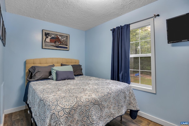 1409 Mica Rd, Mineral, VA 23117 - bedroom with wood finished floors and a textured ceiling