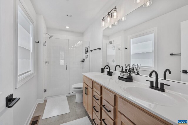 3190 Horizon Rd, Charlottesville, VA 22902 - full bath featuring a stall shower, toilet, double vanity, recessed lighting, and baseboards