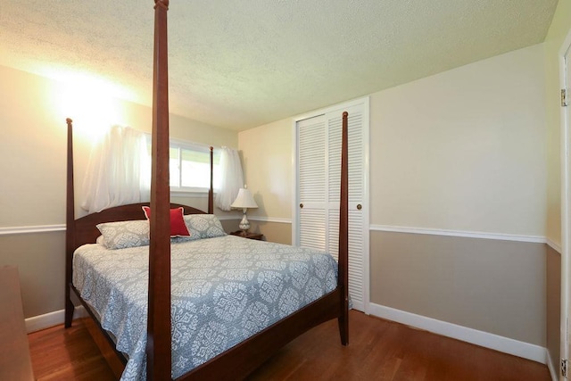 1601 Brunswick Rd, Waynesboro, VA 22980 - bedroom with wood finished floors, a textured ceiling, and a closet