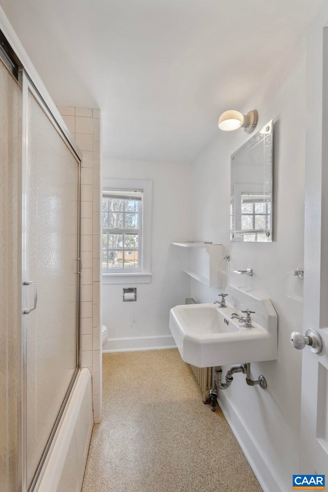 full bathroom with a shower with shower door, baseboards, and toilet