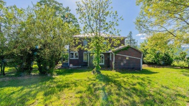 506 Williams Ave, Shenandoah, VA 22849 - view of front facade with a front lawn and brick siding