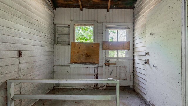 506 Williams Ave, Shenandoah, VA 22849 - bathroom with wood walls