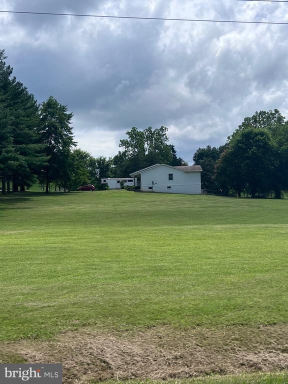  - view of grassy yard