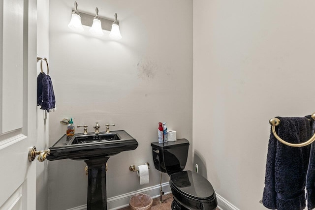 135 Meagans Run Rd, Woodstock, VA 22664 - half bathroom featuring baseboards