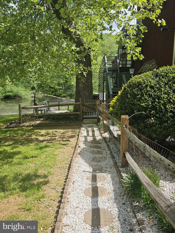 6908 Roxbury Mill Rd S, Spotsylvania, VA 22551 - photo 16