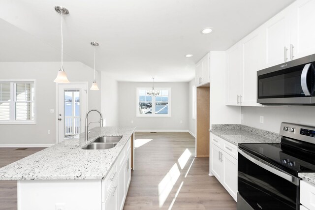 216 Spring Run Ln, Waynesboro, VA 22980 - kitchen with appliances with stainless steel finishes, a sink, light wood-style floors, baseboards, and recessed lighting