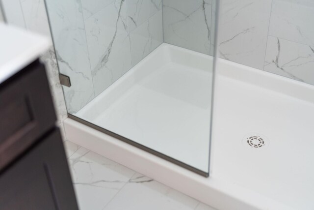 216 Spring Run Ln, Waynesboro, VA 22980 - detailed view of a walk in shower