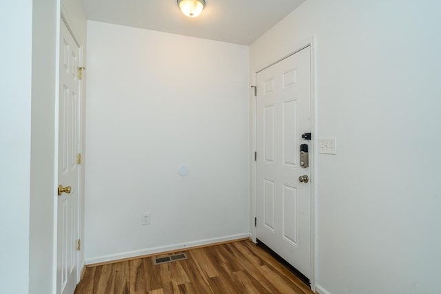 1014 Paul St, Harrisonburg, VA 22802 - entrance foyer with wood finished floors and baseboards