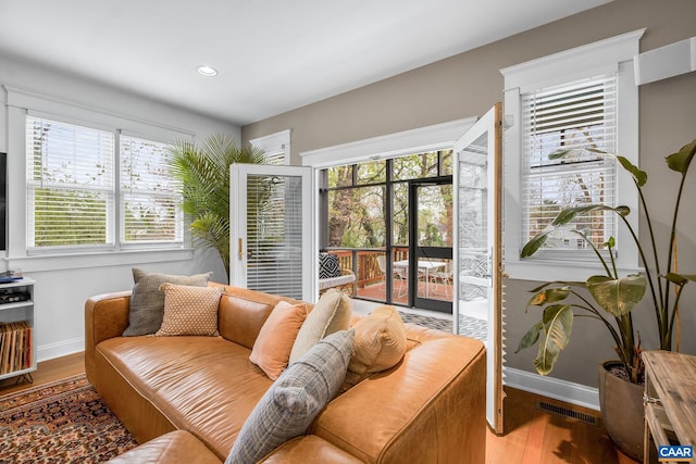 sitting room featuring baseboards, visible vents, recessed lighting, and wood finished floors