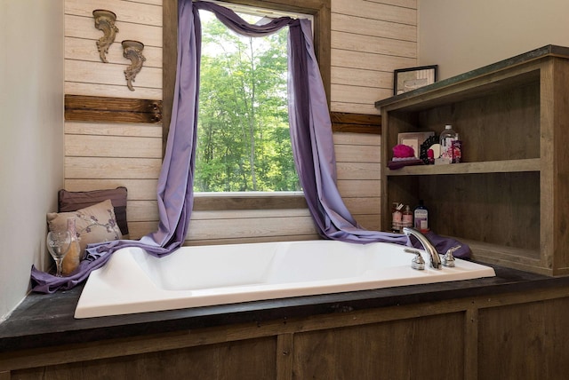 2749 Lee Hwy E, New Market, VA 22844 - bathroom featuring a tub