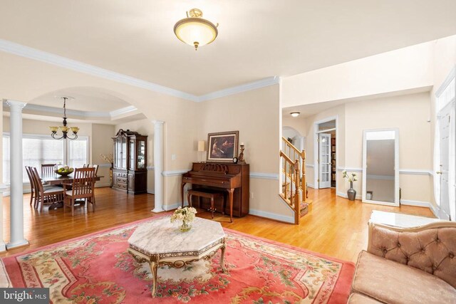 dining area with vaulted ceiling, a healthy amount of sunlight, and light wood-type flooring