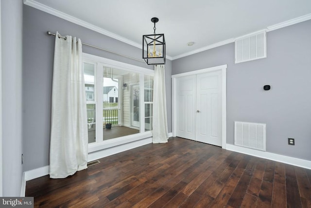 unfurnished dining area with crown molding, dark wood-type flooring, and a notable chandelier