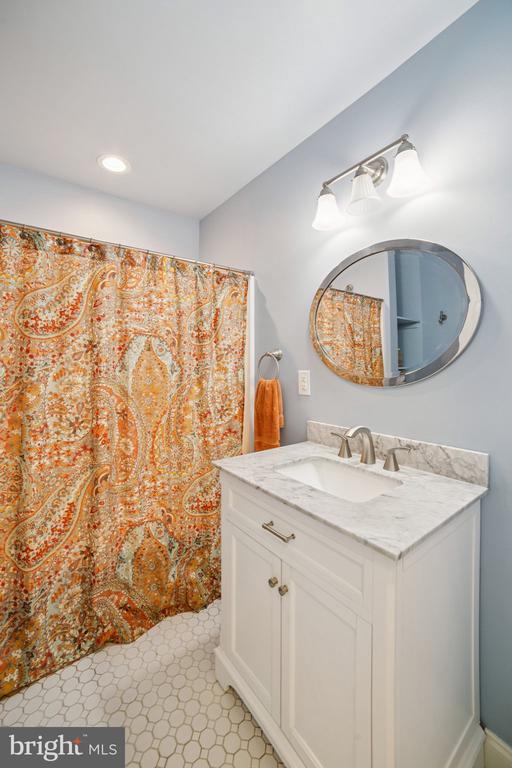 12014 Jefferson Hwy, Mineral, VA 23117 - full bathroom featuring vanity, curtained shower, and recessed lighting