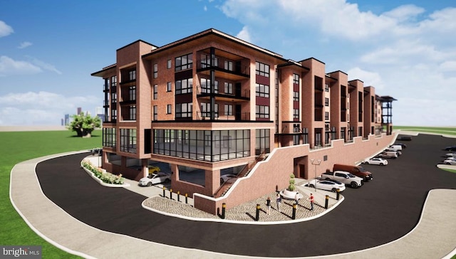view of apartment building / complex