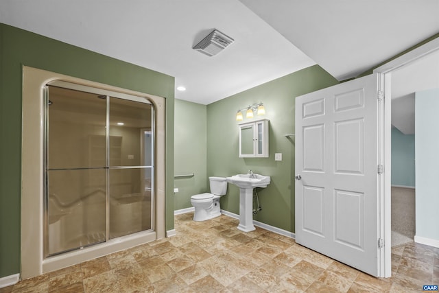 full bath featuring toilet, baseboards, a shower stall, and visible vents