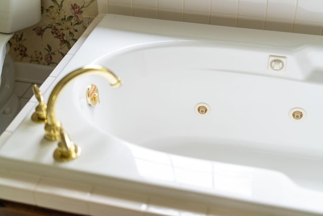 82 Pheasant Run, Waynesboro, VA 22980 - bathroom view of a jetted tub