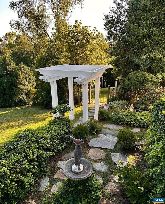 10064 Hatton Ferry Ln, Scottsville, VA 24590 - view of green lawn