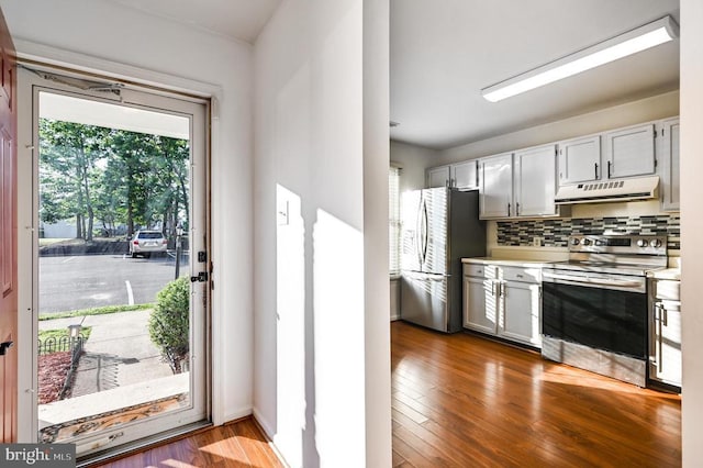 11175 Elwyn Ct, Fredericksburg, VA 22407 - kitchen with appliances with stainless steel finishes, under cabinet range hood, healthy amount of natural light, and tasteful backsplash