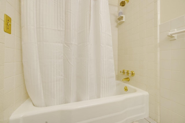 1217 Windsor Rd, Harrisonburg, VA 22801 - full bathroom featuring shower / tub combo with curtain