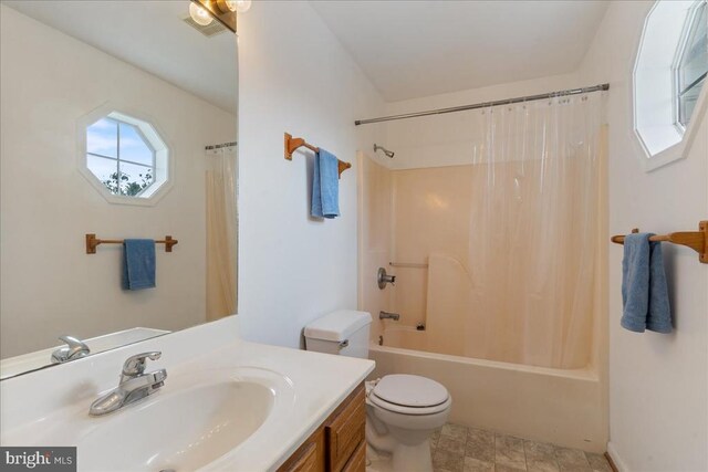 648 Ripplebrook Dr, Culpeper, VA 22701 - full bathroom with vanity, toilet, and shower / bath combo