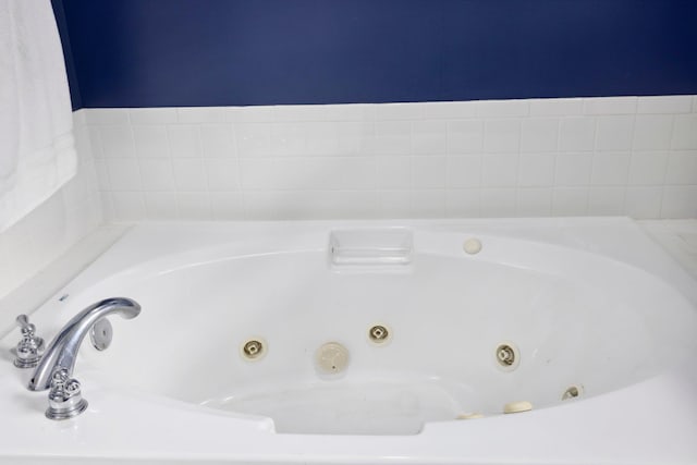 872 Camelot Ln, Harrisonburg, VA 22801 - bathroom with a whirlpool tub