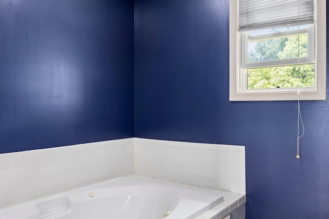 872 Camelot Ln, Harrisonburg, VA 22801 - bathroom with a bath