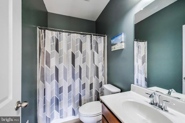 13001 Wipple Ct, Fredericksburg, VA 22407 - full bath with vanity and a shower with shower curtain