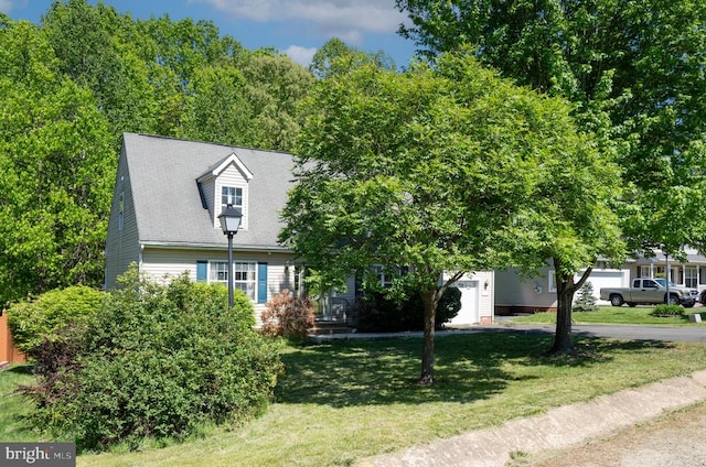 12107 Knight Ct, Fredericksburg, VA 22407 - view of front facade with a front lawn and an attached garage