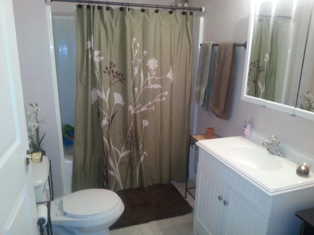 1111 Maple St, Staunton, VA 24401 - full bathroom featuring vanity, shower / tub combo with curtain, and tile patterned floors