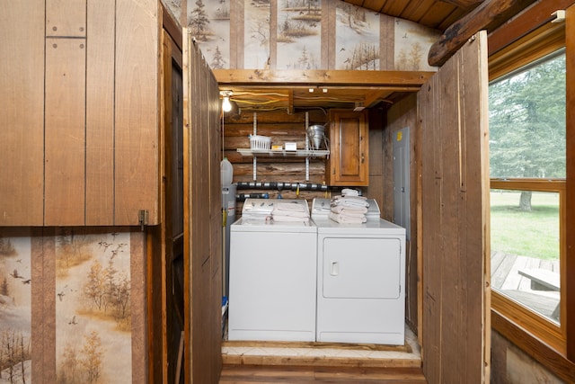 35 Bottom Rd S, Raphine, VA 24472 - washroom with washing machine and clothes dryer, plenty of natural light, and wood finished floors