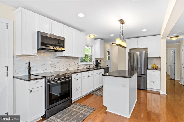 1905 Artillery Ridge Rd, Fredericksburg, VA 22408 - kitchen with appliances with stainless steel finishes, dark countertops, a kitchen island, tasteful backsplash, and recessed lighting