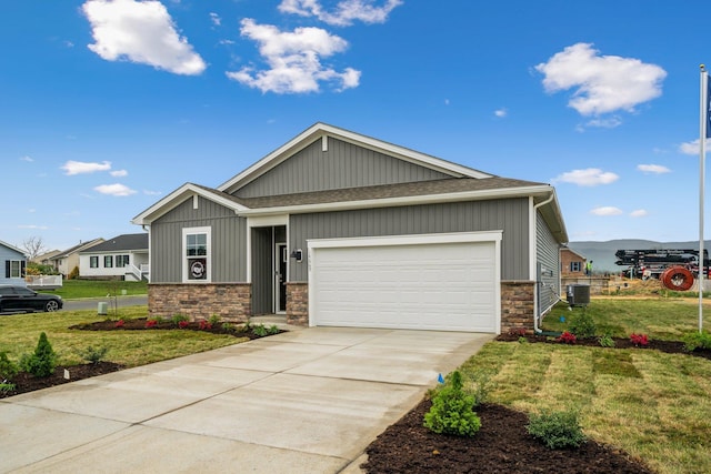 14767 Green View Dr, Elkton, VA 22827 - craftsman inspired home with an attached garage, a shingled roof, stone siding, and a front yard