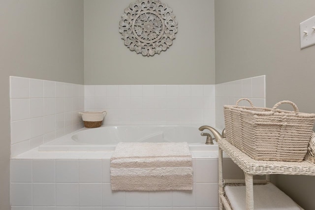 21 Spring View Dr, Staunton, VA 24401 - full bath featuring a bath
