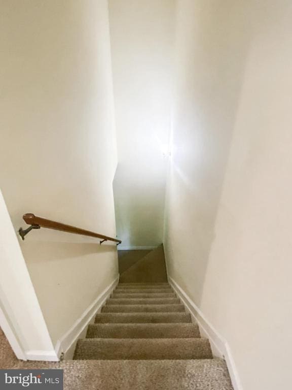 988 Towne Ln, Charlottesville, VA 22901 - stairway with carpet