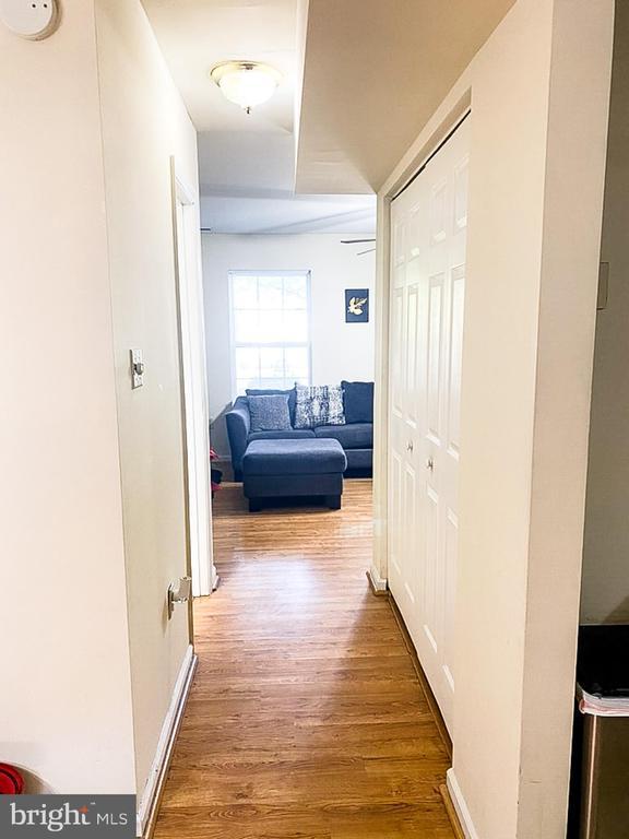 988 Towne Ln, Charlottesville, VA 22901 - hall featuring wood finished floors and baseboards