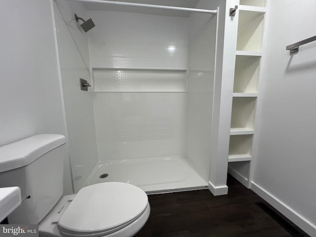 9872 Red Hill Rd, Spotsylvania, VA 22553 - bathroom featuring wood finished floors and tiled shower