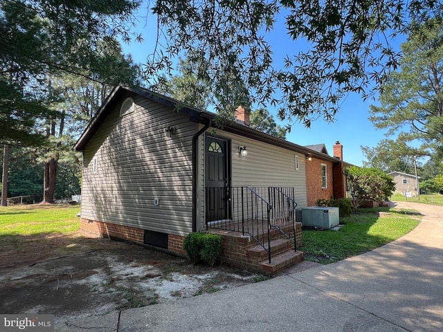 9872 Red Hill Rd, Spotsylvania, VA 22553 - view of front facade featuring a chimney, a front lawn, and crawl space