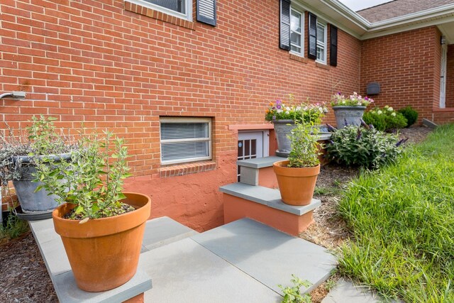 871 Kent Rd, Waynesboro, VA 22980 - doorway to property featuring brick siding