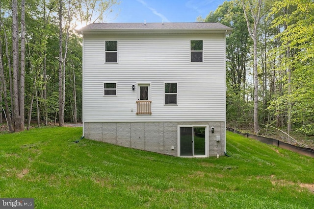 5831 Stubbs Bridge Rd, Mineral, VA 23117 - back of house with a yard
